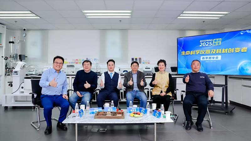 對(duì)話(huà)行業(yè)領(lǐng)軍人物：AI賦能生命科學(xué)，如何重構(gòu)2025新生？